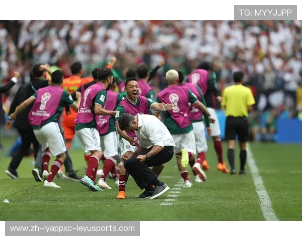 足球边前卫在比赛攻防两端的职责与位置移动策略